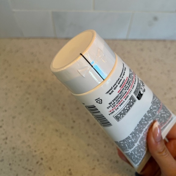 Kiehl’s Ultra Facial Cleanser - Picture 3 of 5